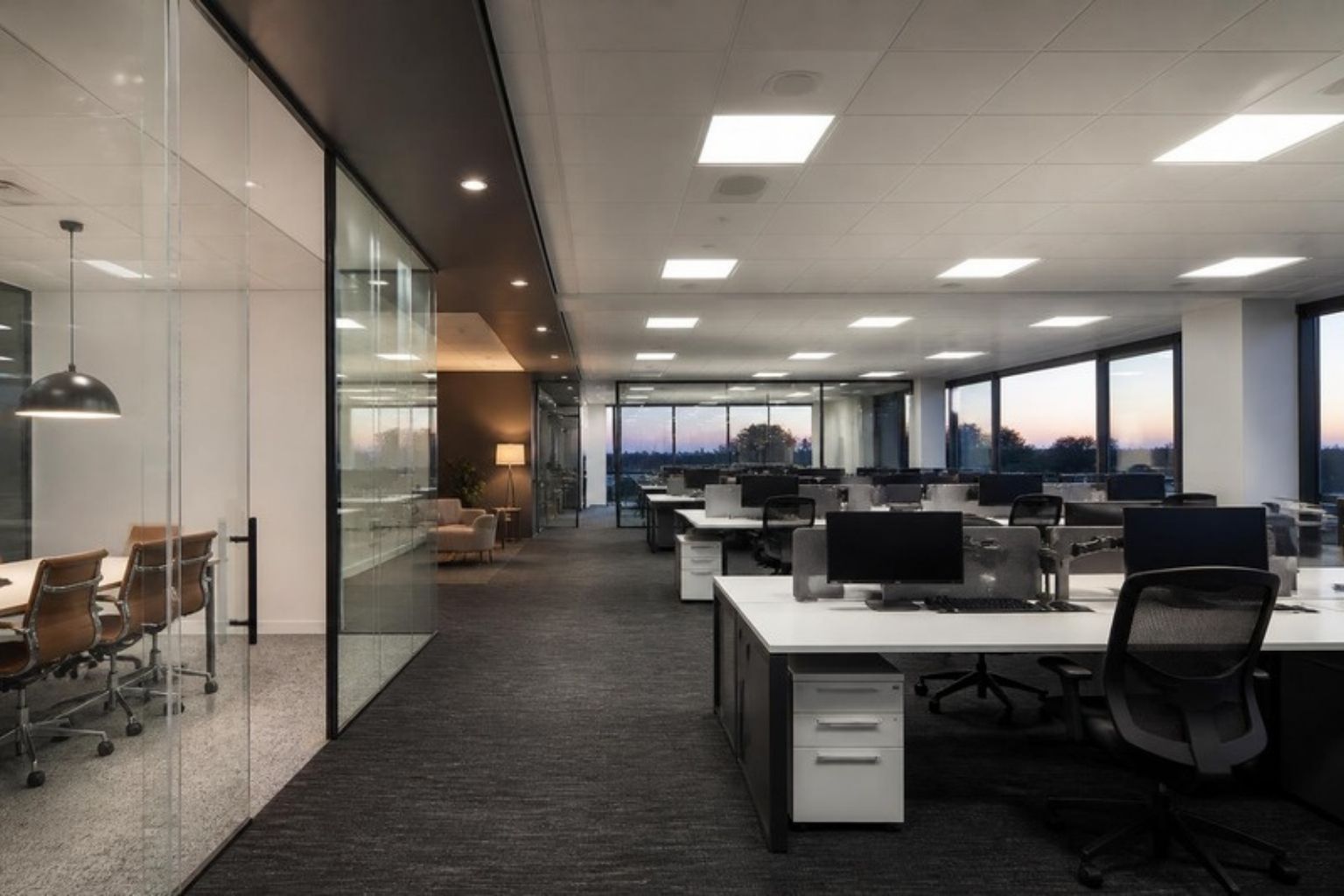 Bureaux éclairés par des dalles LED